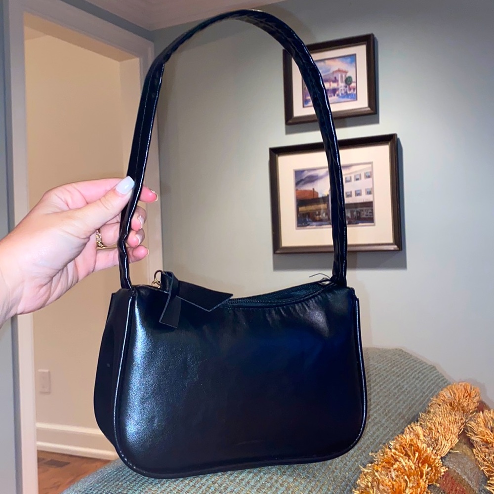 SIMPLE BLACK LEATHER PURSE (shoulder bag)